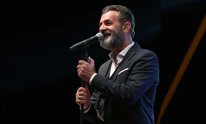 Hüseyin Turan'dan Kuşadalılara müzik ziyafeti