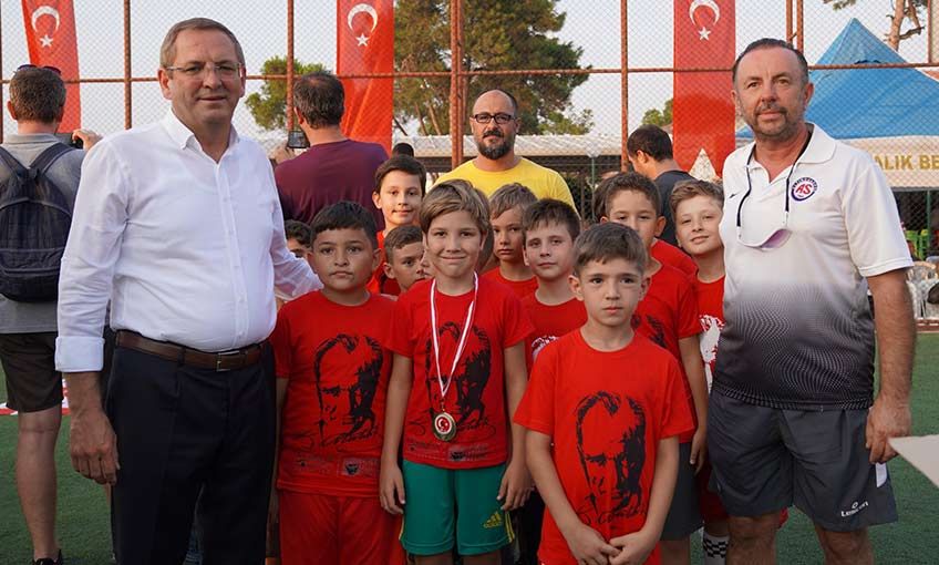Üçüncü Atatürk Kupası,  Yüzüncü Yıl Şerefine…