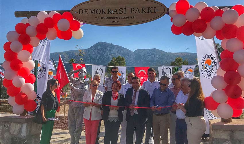 Kurtuluş coşkusu, “Demokrasi” ile taçlandı