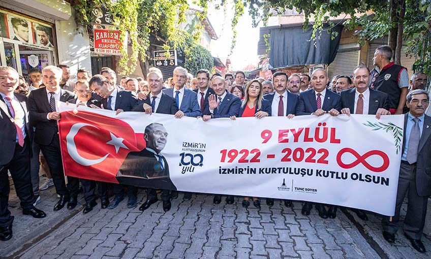 Basmane’den Cumhuriyet Meydanı’na zafer yürüyüşü