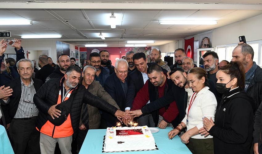 Başkan Selvitopu, işçilerle yeni yılı kutladı