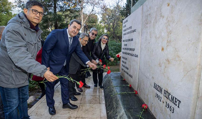 Usta Şair Nazım Hikmet Konak’ta anıldı