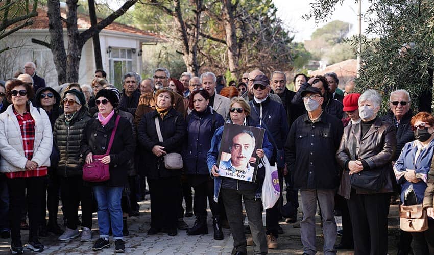Ayvalık’taki evinin önünde anıldı