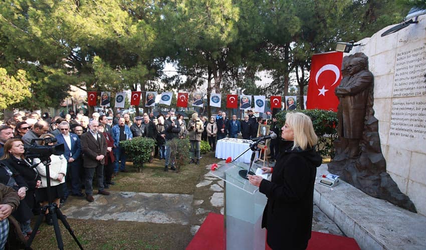 Uğur Mumcu Karabağlar'da anıldı