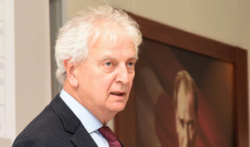 Depremle yaşamayı öğrenmek, deneyimlerden ders çıkarmak zorundayız