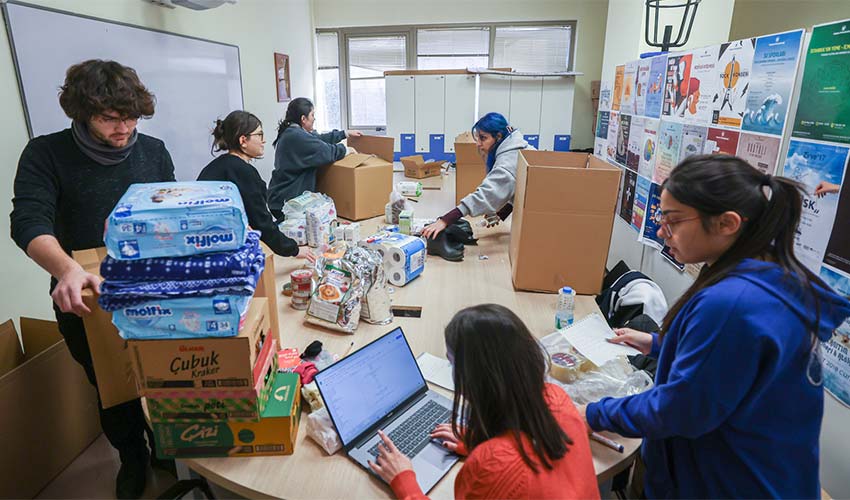 Yaşar Üniversitesi depremzedeler için seferber oldu