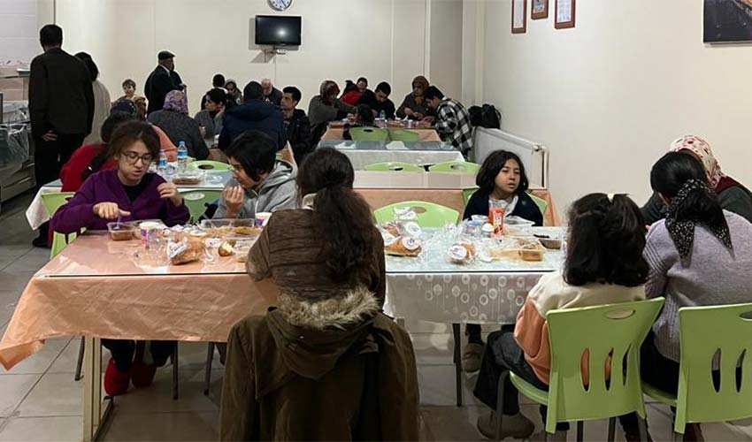 Depremzedeler sosyal tesislere yerleştirildi