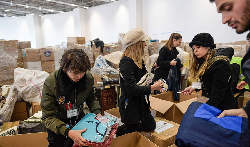 İzmirli gönüllülerin mesaisi sürüyor