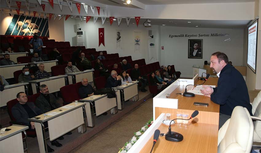 Bilimi ve Liyakati Esas Almalıyız