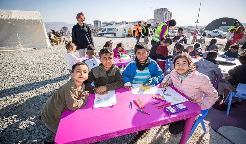 Depremzede çocukların yüzleri Masal Evi ile gülüyor