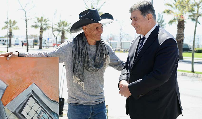 Meksikalı deprem izlenimlerini resmetti