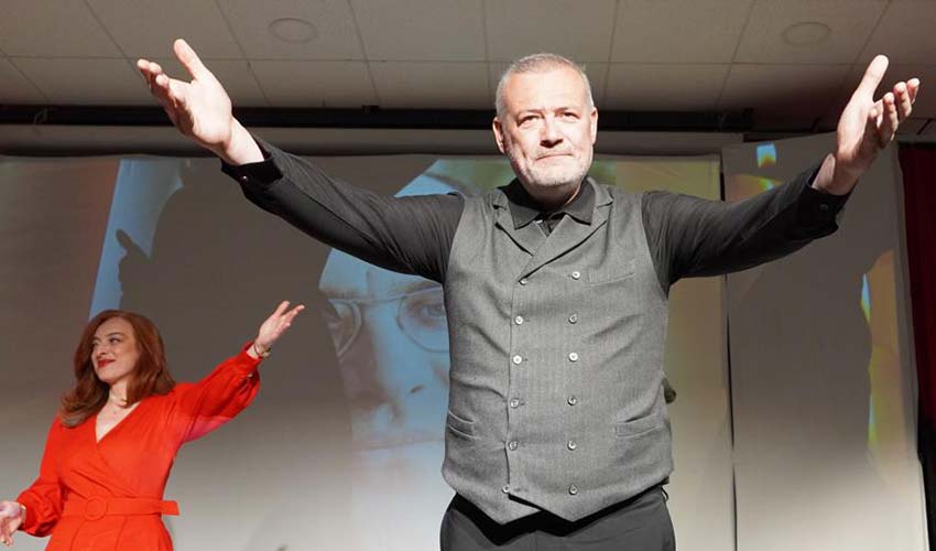 “Unutma Bizi” oyunu Çeşme’de sahnelendi