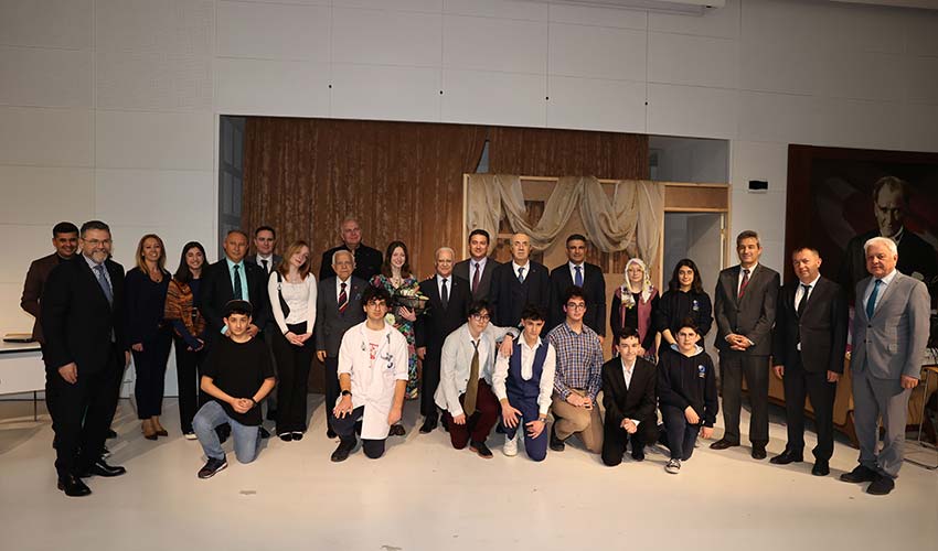 Geleceğin sanayicileri tiyatro sahnesinde