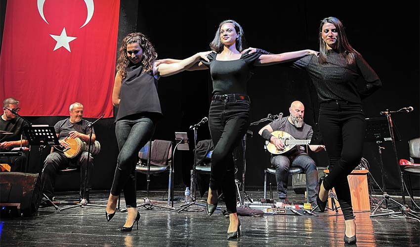 Konser geliri depremzedelere