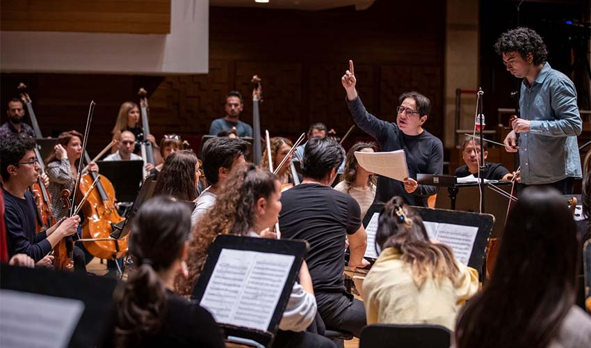 İzmir Büyükşehir Belediyesi ve Fazıl Say’dan Türk halkına armağan