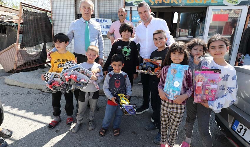 Narlıdere'den miniklere bayram sürprizi