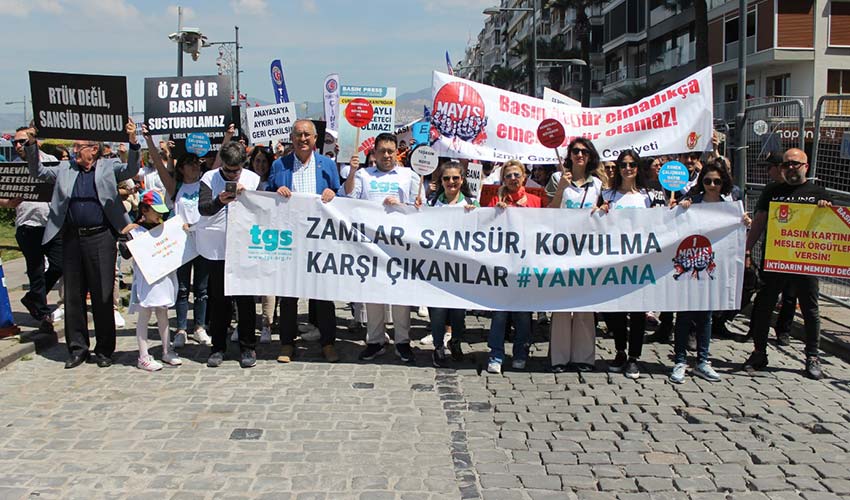 Gazeteciler omuz omuza yürüdü