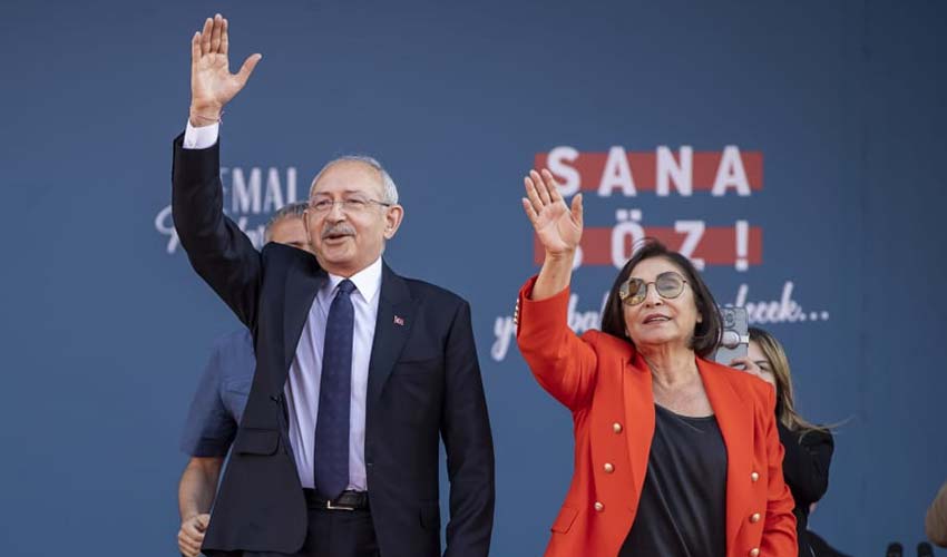 İzmir Kemal Kılıçdaroğlu’nu bağrına bastı