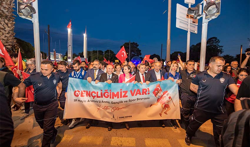 19 Mayıs coşkusu meydanlara sığmadı