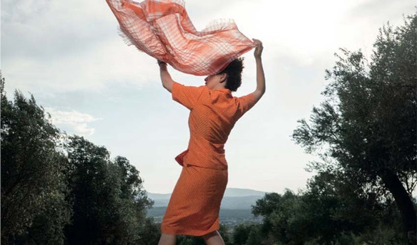 Urla yazı sanatla karşılıyor