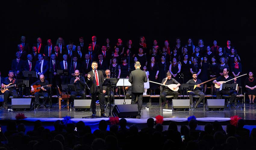 Türküler, depremde yaşamını yitirenler anısına
