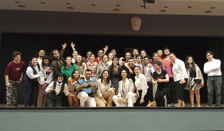 Perde ‘depremzede çocuklar’ için açıldı