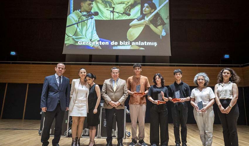 Öğrencilerin ödül heyecanı