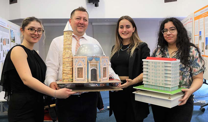 Binaları incelediler, maketlerini sergilediler