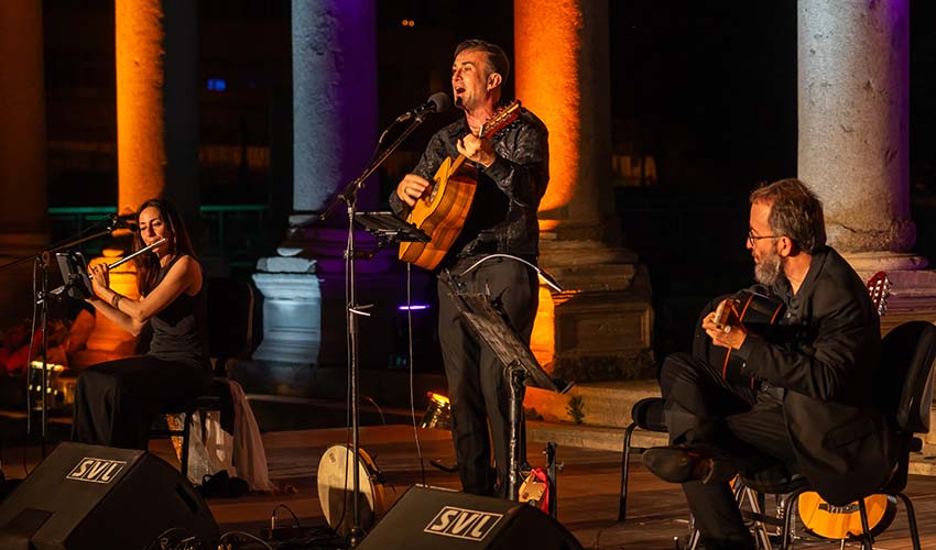 Tarihi Agora’da büyülü gece