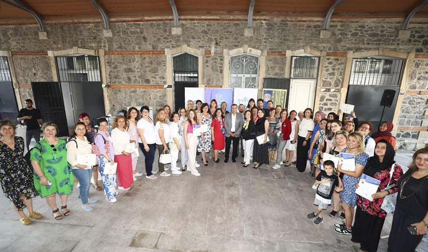 Kız Kardeşler El Ele