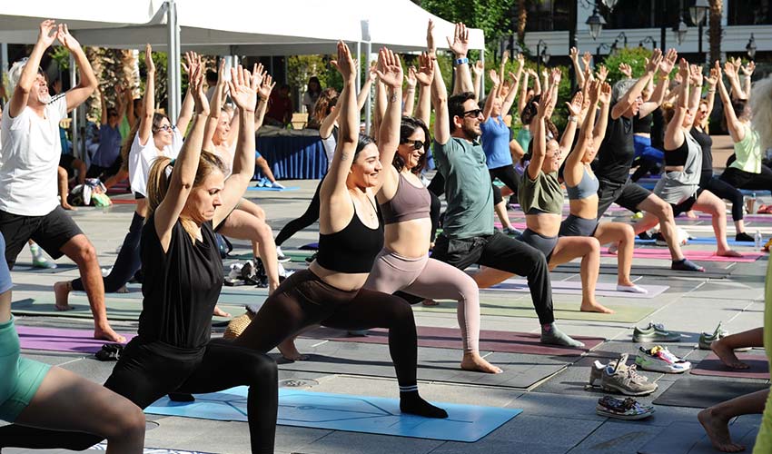 En uzun güne yoga ile başladılar