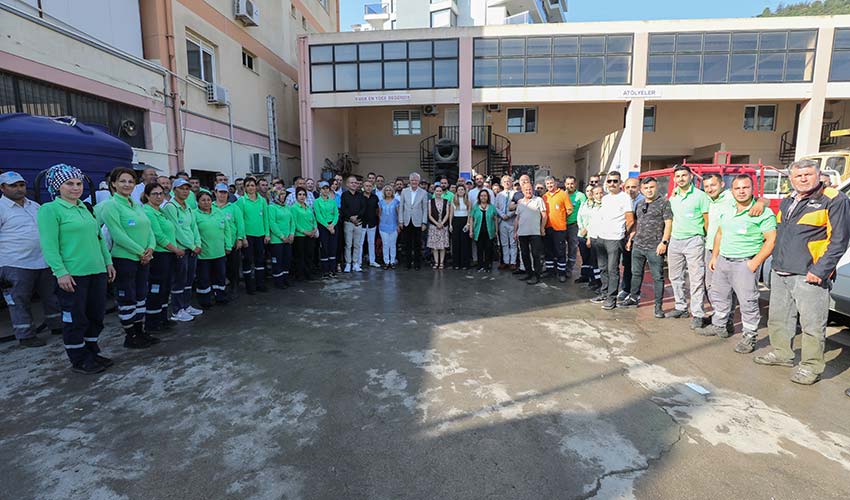 Başkan Engin personeli ile bayramlaştı