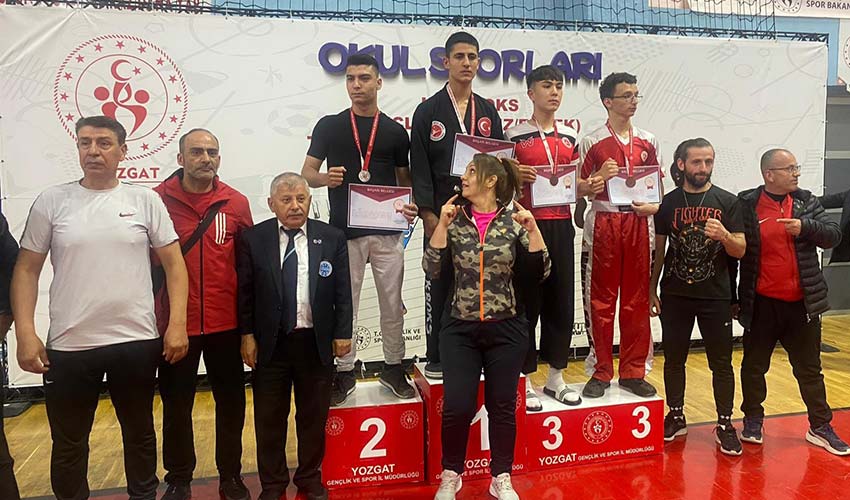 Öğrencilerden Yeni Madalyalar