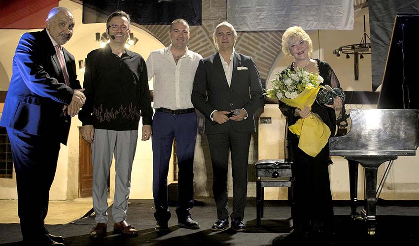 Gülsin Onay'dan muhteşem resital