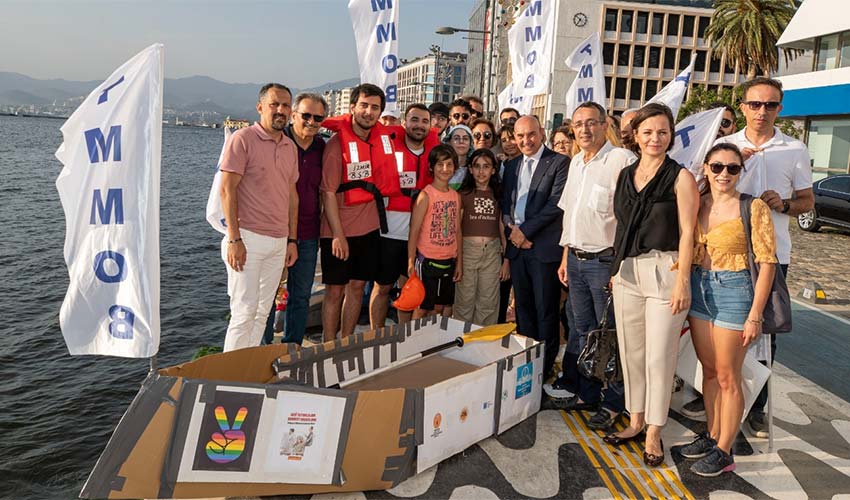 Kabotaj Bayramı'nda kartondan tekneler yarıştı