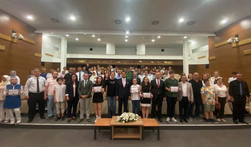 Liselere Geçiş Sınavında Tam Puan Alan Öğrenciler İzmir İl Milli Eğitim Müdürlüğünde Bir Araya Geldi