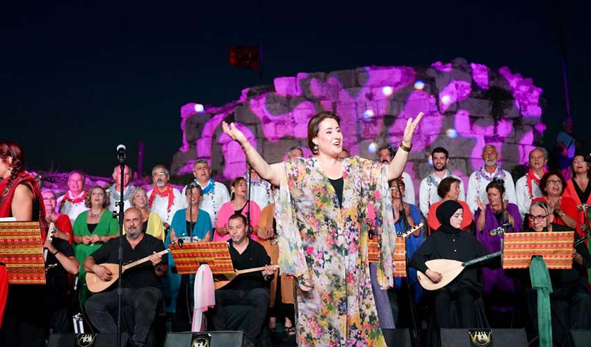 Seferihisar’da türkü dolu gece