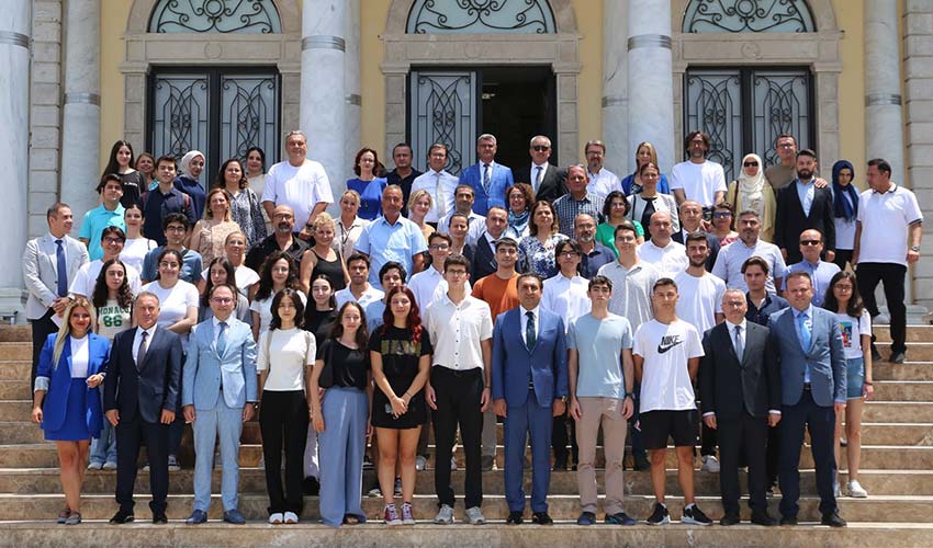 ilk 100'e giren öğrenciler ağırlandı.