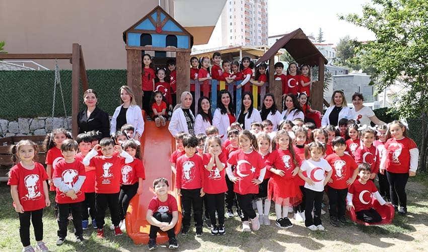 Nar Çiçeklerinde tatil zamanı