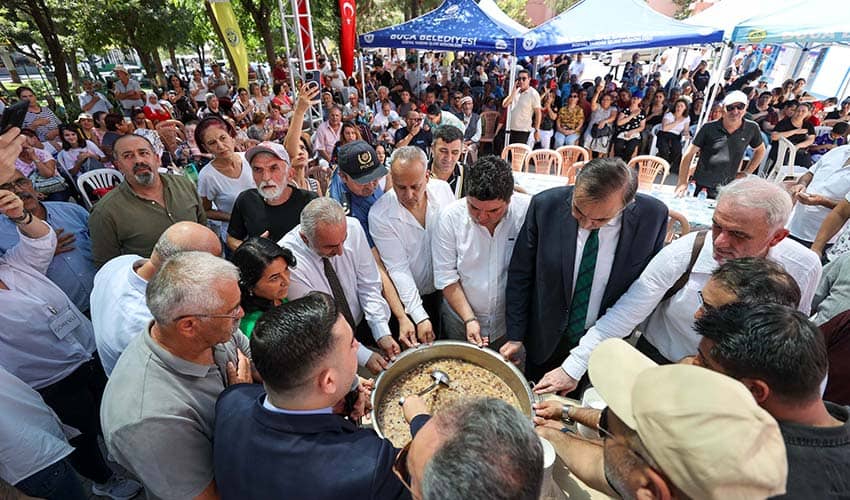 Aşure dualarla karıldı