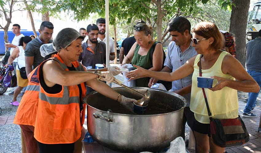 Aşurenin bereketi 10 bin kişiyle paylaşıldı