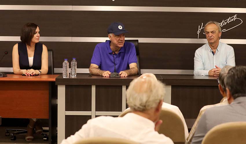 Geçmiş olsun dileklerini kabul etti