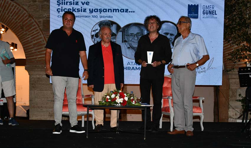 Çağdaş şiirimizi Cumhuriyet'e borçluyuz