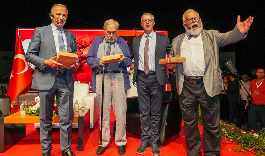 Usta tarihçiler Atatürk’ün dehasını anlattı