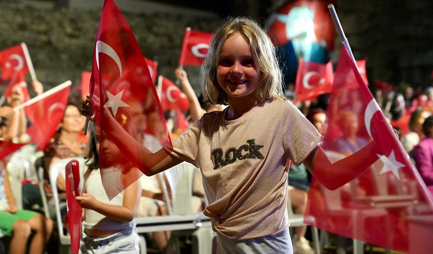 Seferihisar'da Zafer Bayramı coşkusu