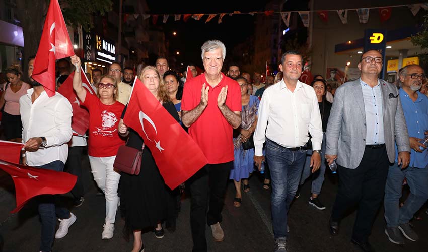 Büyük zaferi coşkuyla kutladı