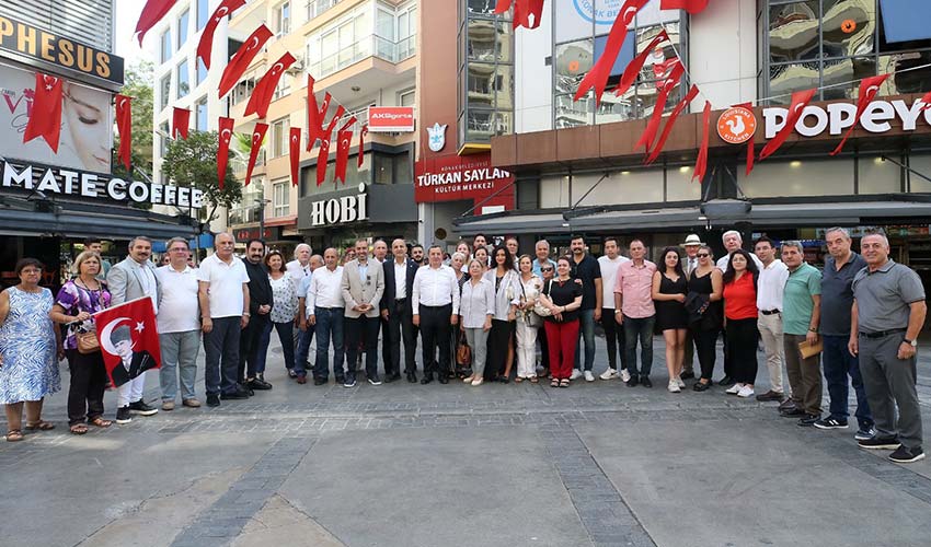 Güvercinler barış umuduyla uçtu