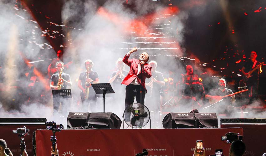 İzmir Fuarı’nda unutulmaz gece