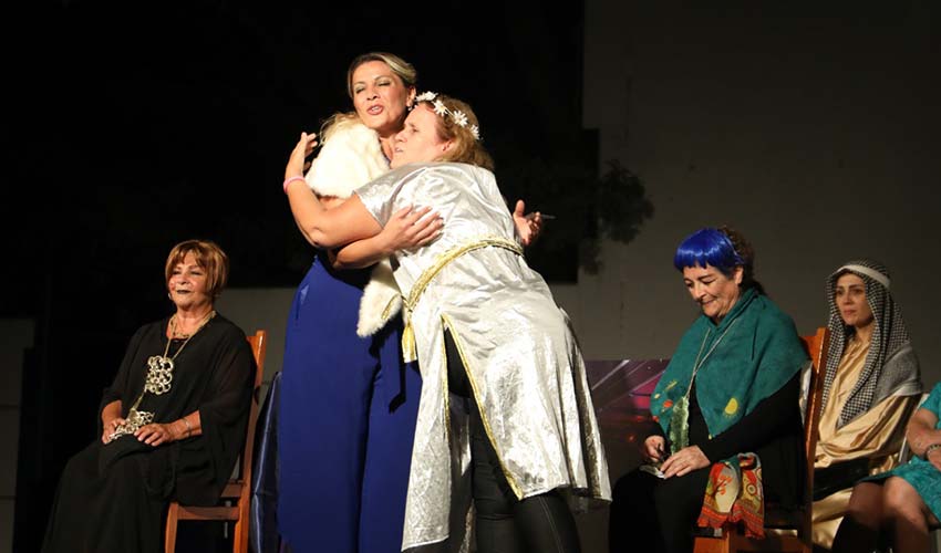 Narlıdere’nin güçlü kadınları Burhaniye’de sahneye çıktı