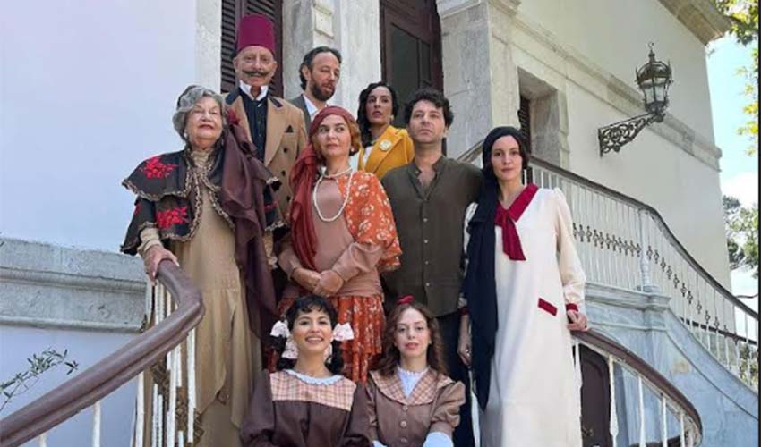 Perde “Veda” ile açılıyor